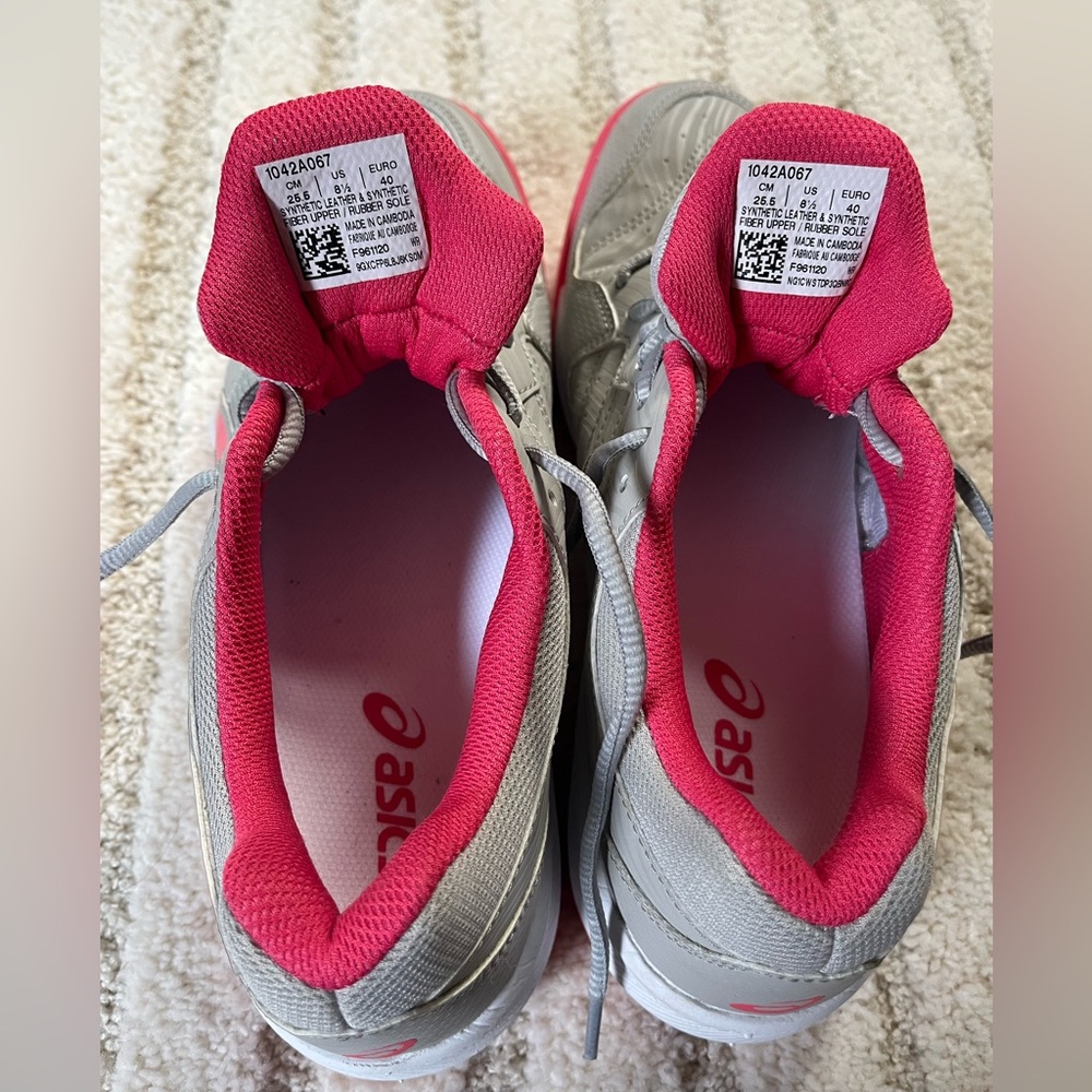 ASICS Women's Tennis Shoes LIKE NEW - Picture 5 of 7